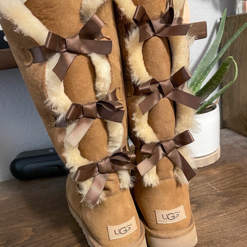 BASICALLY BRAND NEW BAILEY UGG BOOTS